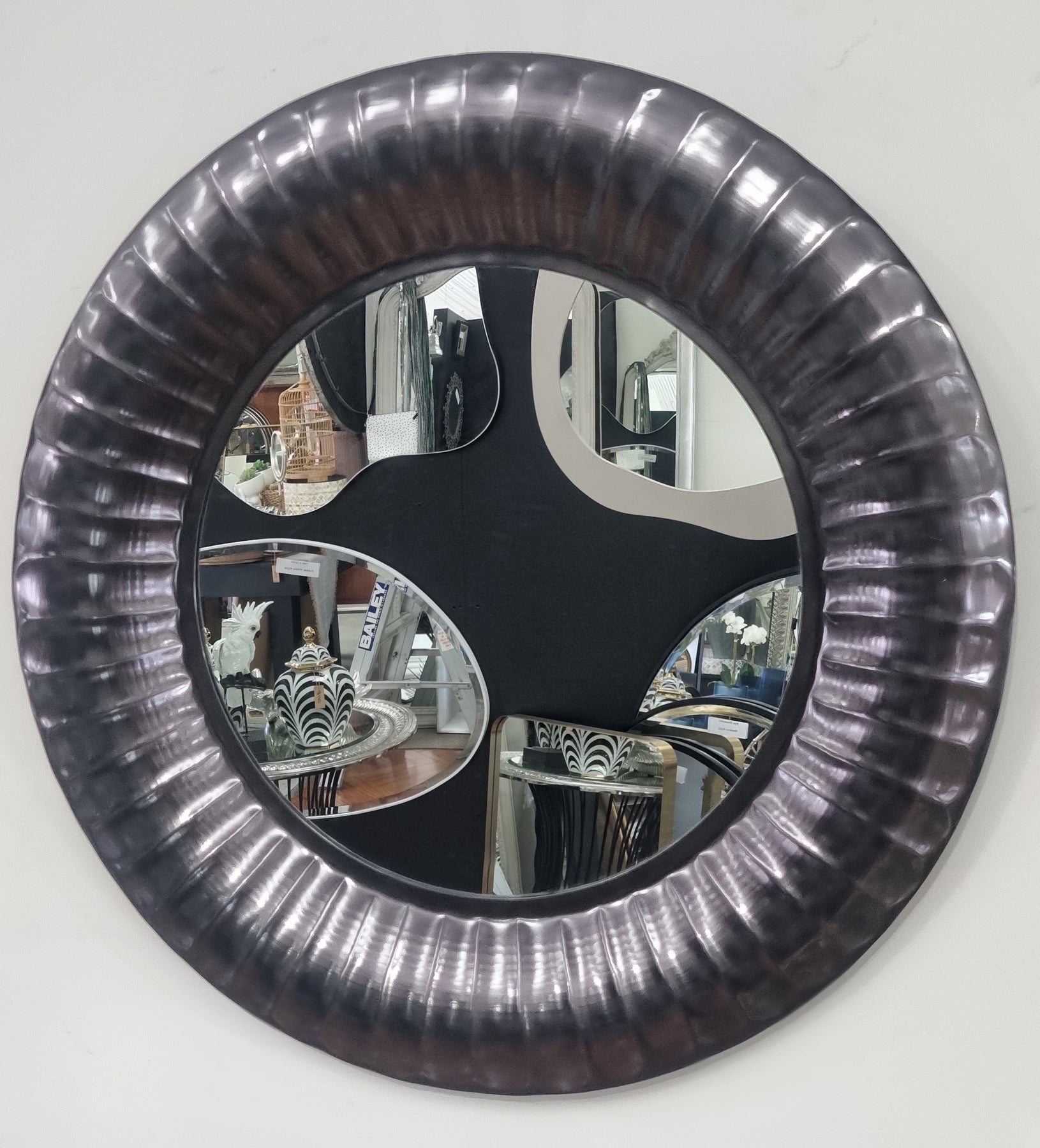 Ruffle Black – Reflect Mirrors